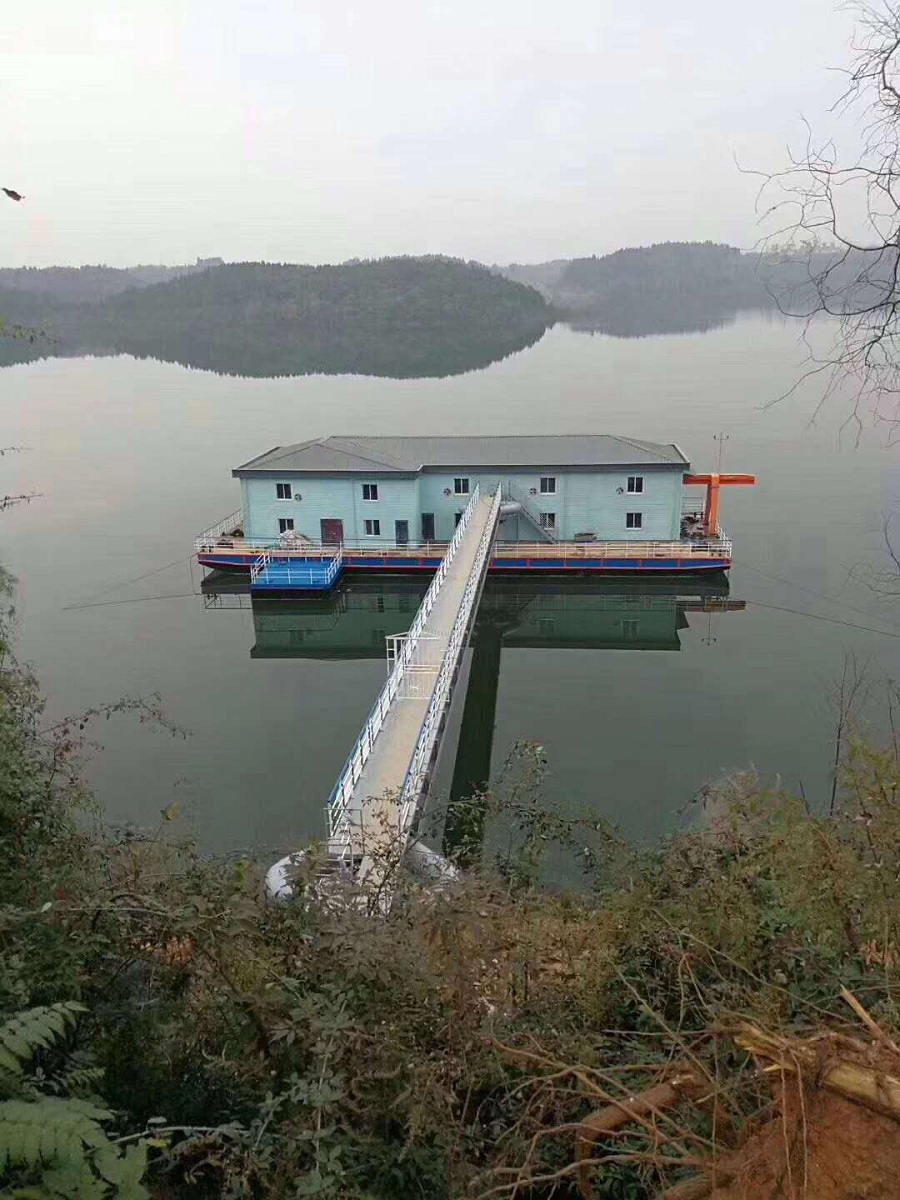綿陽水務(wù)集團(tuán)燕兒河水廠取水浮船.jpg